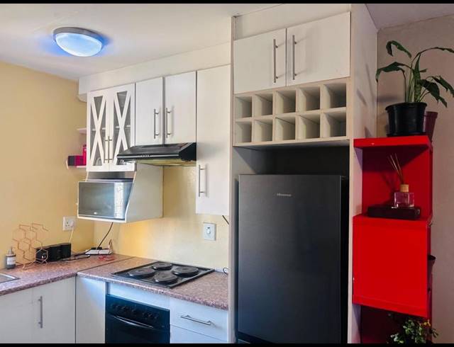 2 BEDROOM PROPERTY TO RENT IN FLEURHOF